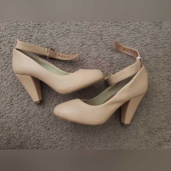 Nude Mary Janes - size 6 - Dafiti (Brazilian Brand) - Picture 2 of 6